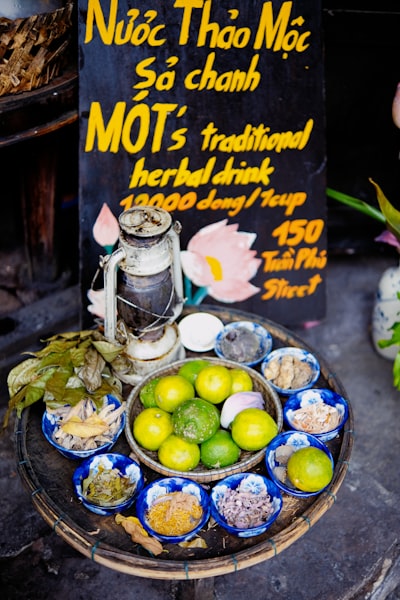 สุกี้ (Suki): The Thai Hot Pot Delight