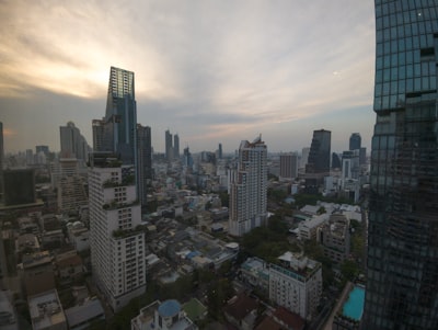 ส่งออกไทยสั่นสะเทือน: วิเคราะห์ผลกระทบหนักจากภาษีนำเข้าสหรัฐฯ 36% พร้อมกลยุทธ์รับมือ