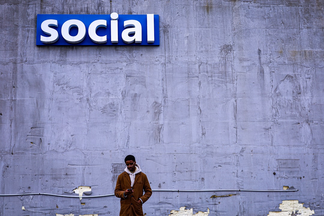 Social Commerce Surges as Platforms Integrate Seamless Shopping Experiences (ELI5)