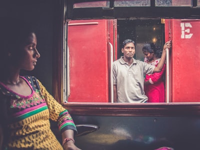 भारत में डेरिवेटिव्स मार्केट की बूम: युवाओं के लिए सुनहरा मौका या खतरनाक जुआ?
