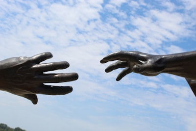 ความอิจฉาริษยา: ต้นเหตุ ผลกระทบ และวิธีรับมือ