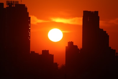 How Record-Breaking Heatwaves Are Remaking America: Climate Anxiety, Urban Adaptation, and the Future of Our Cities