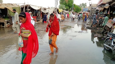 پاکستان میں سیلاب کی تباہ کاریاں: سوات دریا کا حادثہ، موسمیاتی تبدیلی اور احتیاطی تدابیر