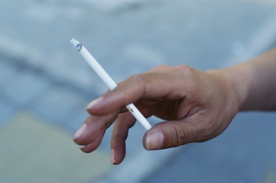บุหรี่ไฟฟ้า (Electronic Cigarettes): ข้อมูลเชิงลึก ผลกระทบ และแนวโน้มในปัจจุบัน