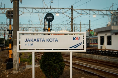 Kereta Cepat Indonesia: Titik Balik atau Tantangan Baru bagi Transportasi Nasional?